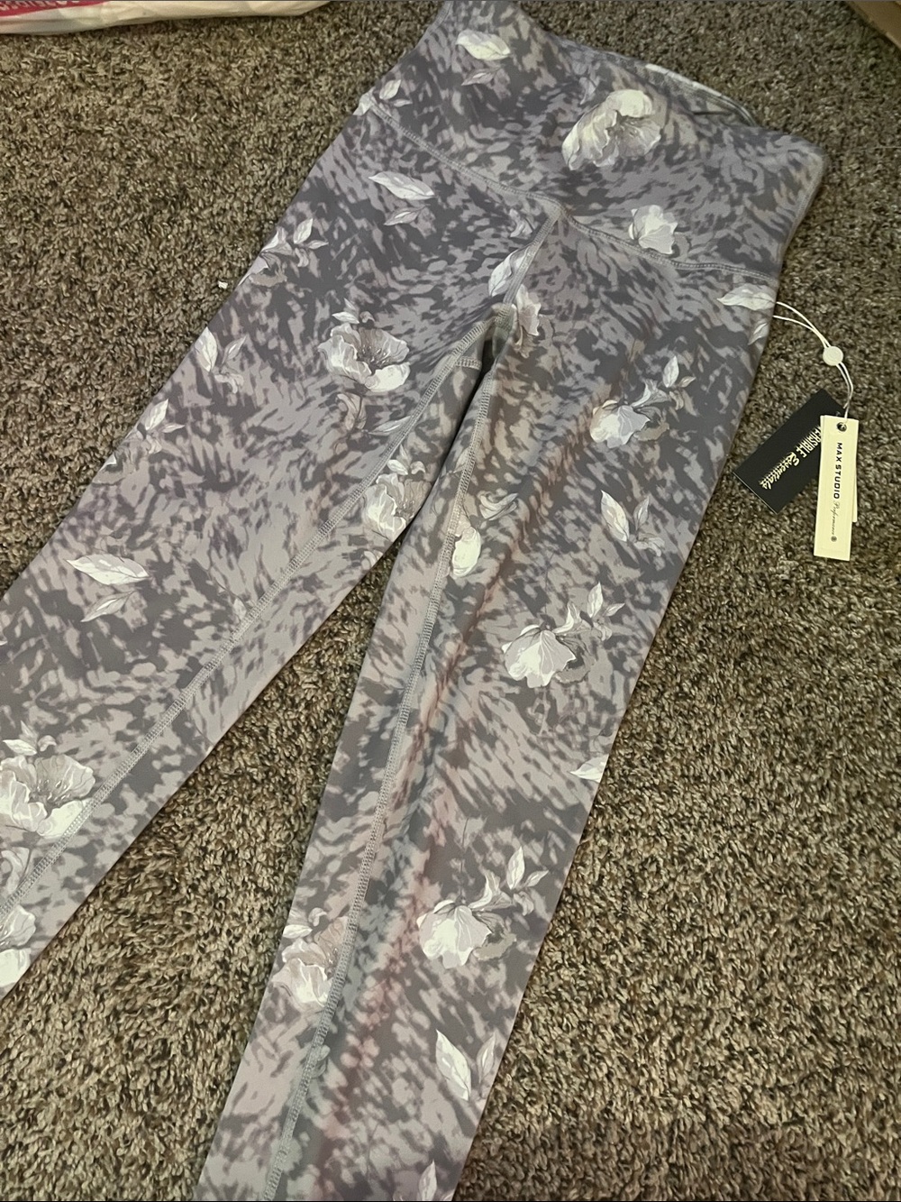 Max Studio Gray Floral Active Leggings
